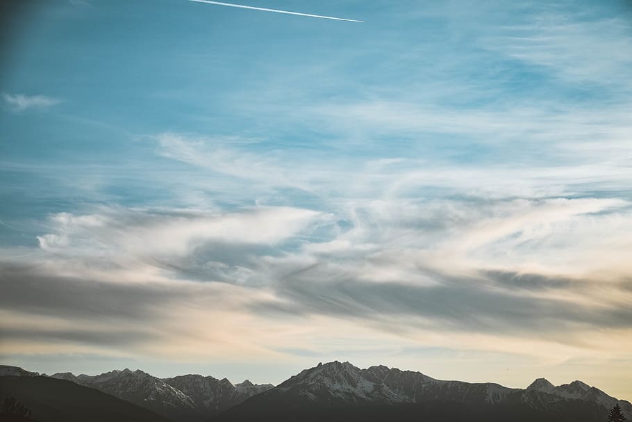 background-blue-blue-sky-chemtrails